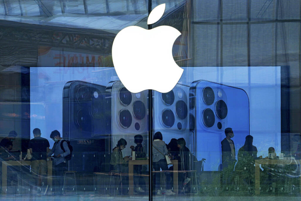 Apple Security Flaw File photo: People shop at an Apple Store in Beijing, Tuesday, Sept. 28, 2021. (AP Photo/Andy Wong, File)