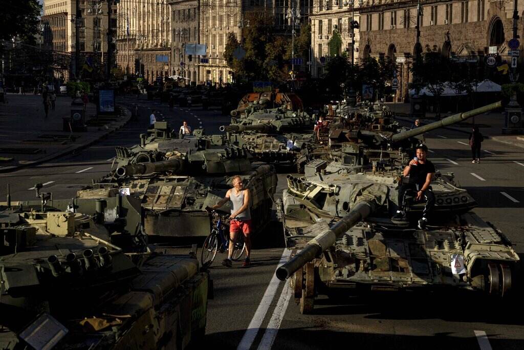 Pictures of the Week-Global-Photo Gallery People walk around destroyed Russian military vehicles installed in downtown Kyiv, Ukraine, Wednesday, Aug. 24, 2022. (AP Photo/Evgeniy Maloletka)