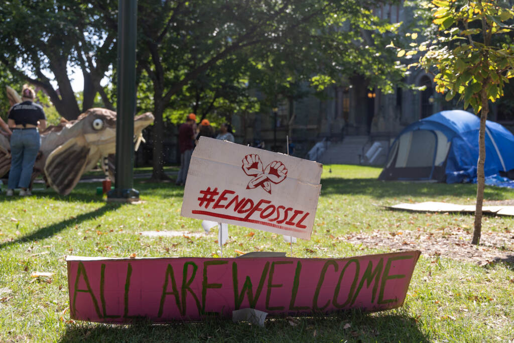 09 15 2022 k paynter upenn fossil fuel protest encampment general fossil free penn-2 Protesters demanding the University of Pennsylvania divest from fossil fuel companies formed an encampment outside the school's administration building, camping into the morning of September 15, 2022.(Kimberly Paynter/WHYY)