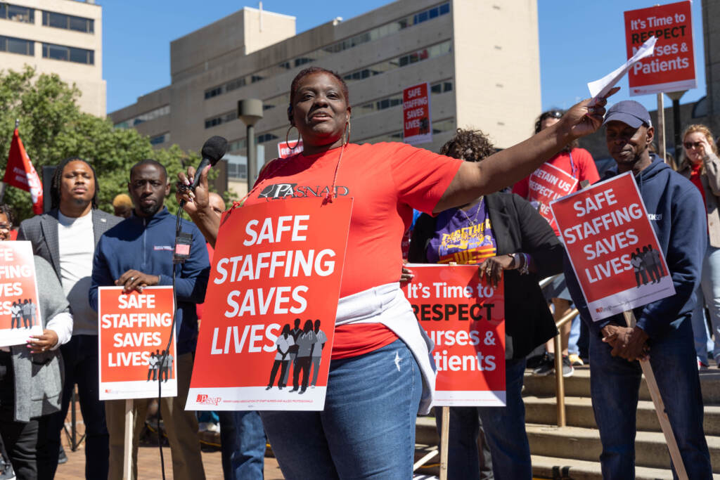 09 23 2022 k paynter jamelia norton nurses picket outside temple university hospital Jamelia Norton is seen at a hospital union rally