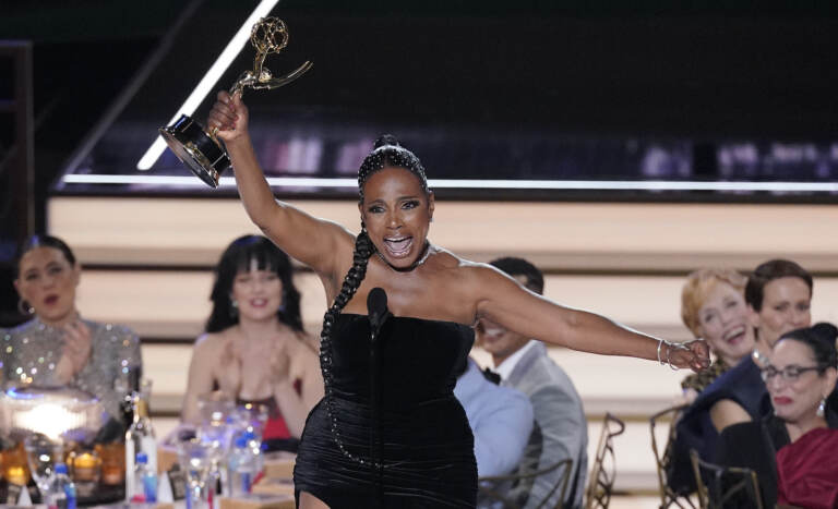 Sheryl Lee Ralph accepts the Emmy for outstanding supporting actress in a comedy series for 