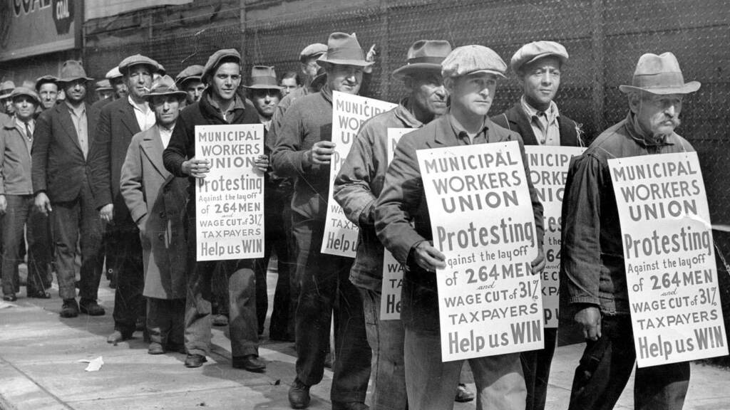 municipalworkersunion-history-strike-crop A black-and-white photo shows pictures of men in 1930s attire holding picket signs.