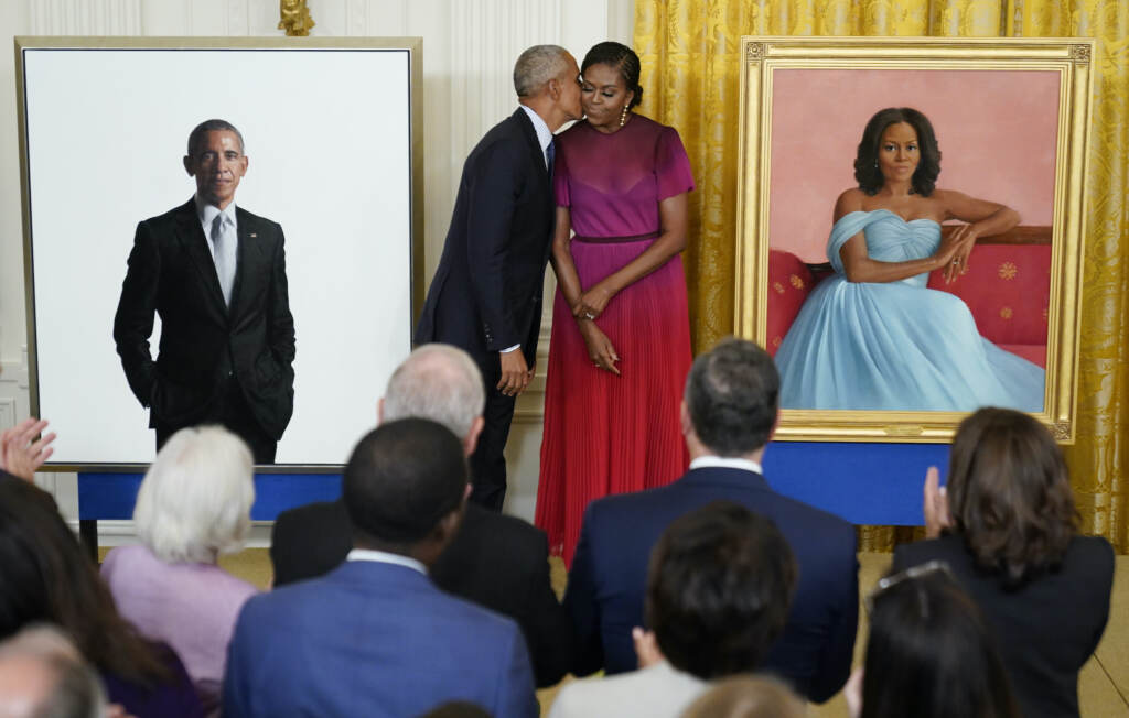Joe Biden,Jill Biden,Barack Obama,Michelle Obama Former President Barack Obama kisses his wife former first lady Michelle Obama after they unveiled their official White House portraits during a ceremony for the unveiling in the East Room of the White House, Wednesday, Sept. 7, 2022, in Washington. (AP Photo/Andrew Harnik)