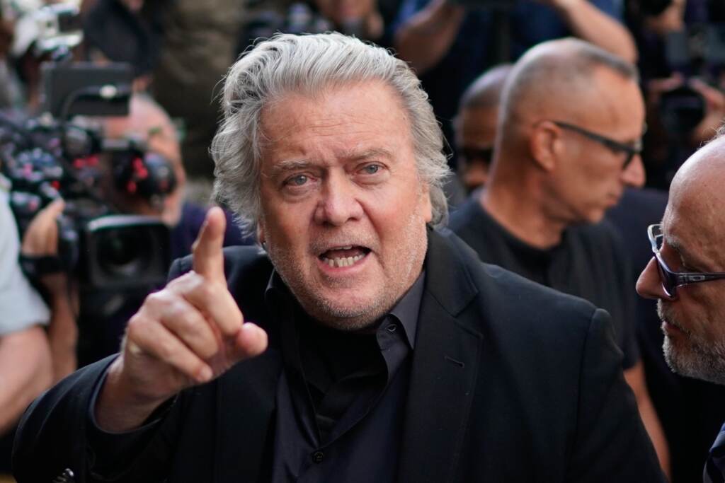 APTOPIX Border Wall Fundraiser Former White House strategist Steve Bannon arrives at the Manhattan district attorney's office to surrender himself to New York authorities, Thursday, Sept. 8, 2022, in New York. (AP Photo/Eduardo Munoz Alvarez)