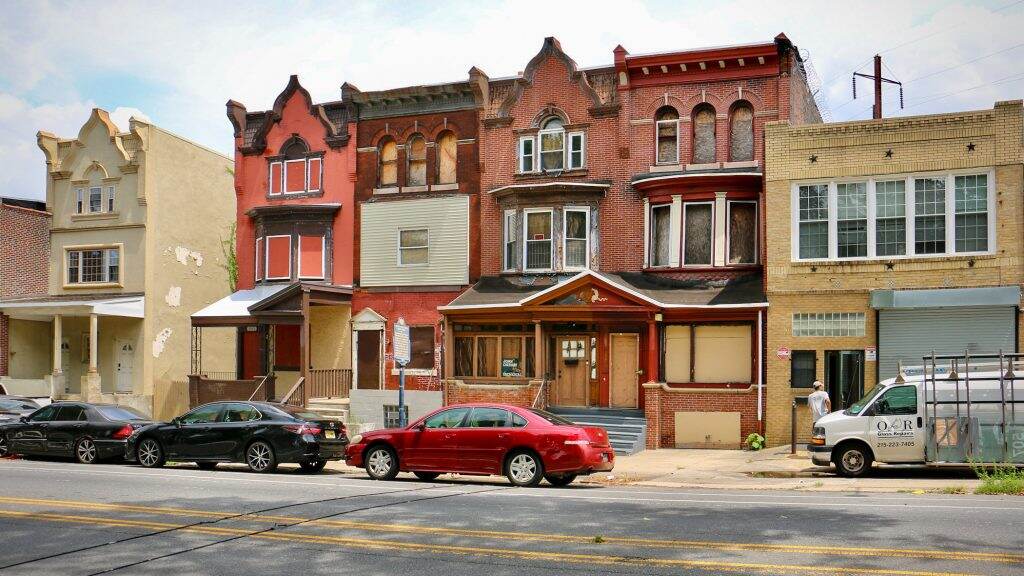 strawberrymansion-homes-coltrane-historic03-1024×576 Rowhomes are shown from across the street.
