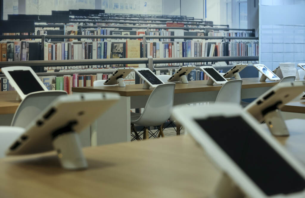 Smart Library For Ebook Reading (Abdul Razak Latif/Big Stock Photo)