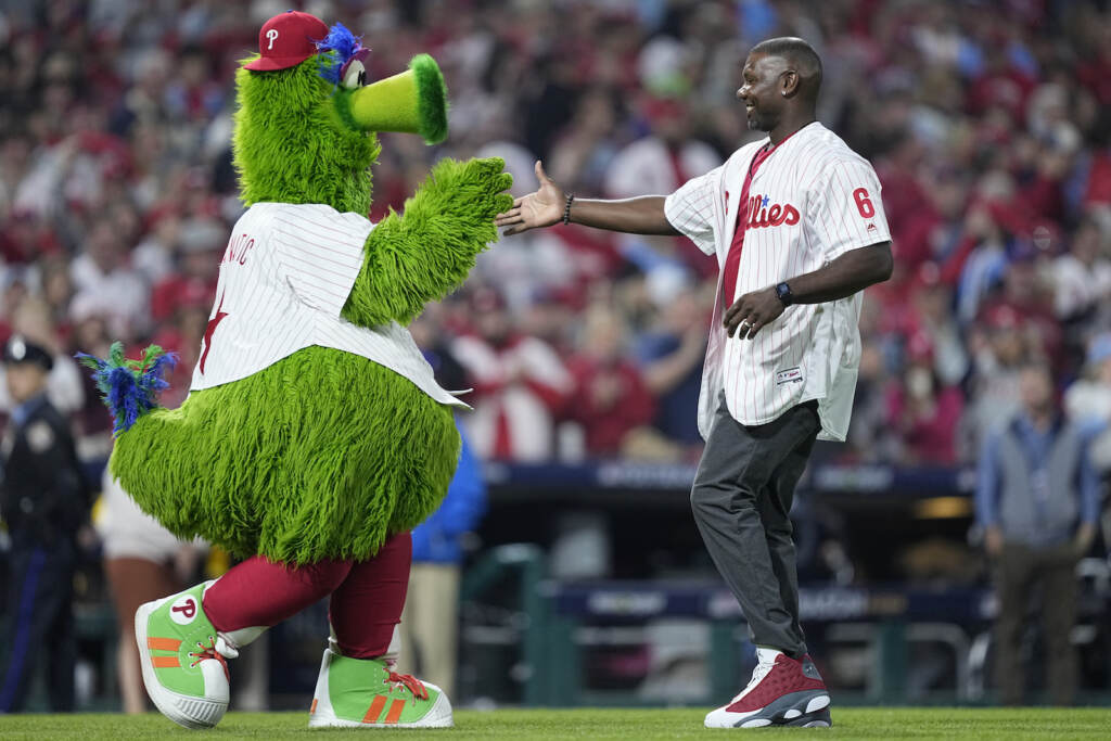 NLCS Padres Phillies Baseball Ryan Howard greets the Phanatic