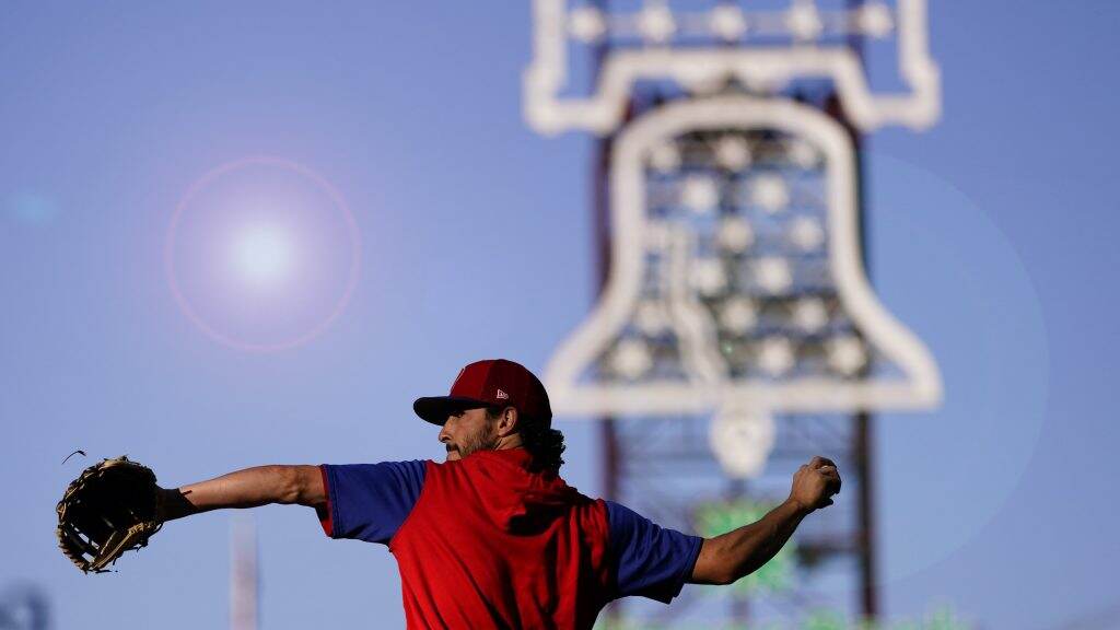 phillies-playoffs-citizensbankpark-01-1024×576 Phillies catcher Garrett Stubbs warms up during batting practice before Game 3 of NLCS at Citizens Bank Park (Matt Slocum/AP Photo)