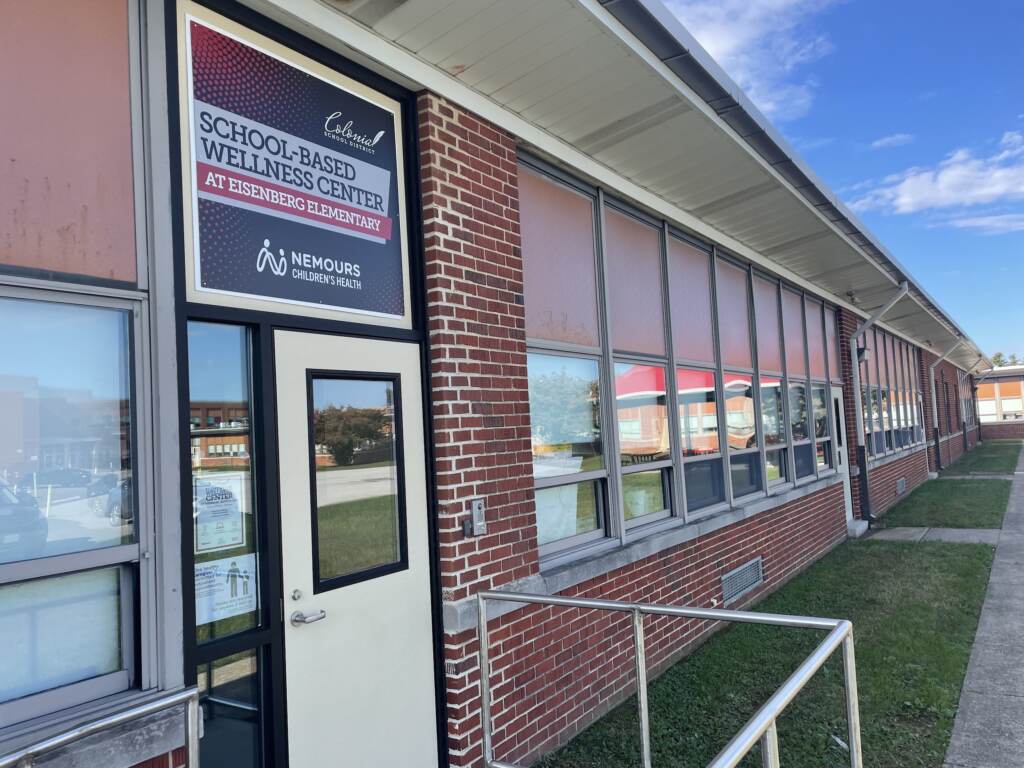 wellness-centers-delaware-elem-schools-4 The exterior of a school is visible on a sunny day.