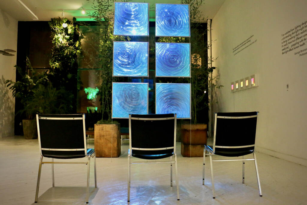2022 11 01-e lee-philadelphia hot bed gallery-waiting room light ripple 1 Lyn Godley's ''Light Ripple'' is a centerpiece of Waiting Room, an exhibit at Hot Bed gallery based on the idea that immersive art can improve health outcomes. (Emma Lee/WHYY)