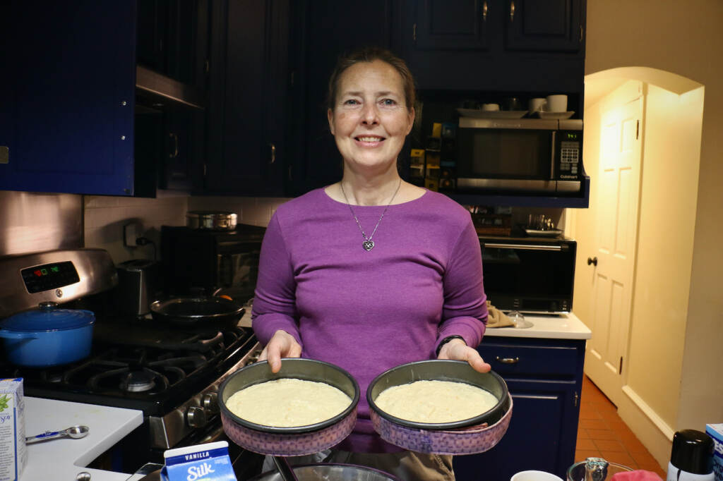 2022 11 14-e lee-jennifer mora-philadelphia-vegan baker cake pans Jennifer Mora prepares a vegan orange cake in her kitchen in Philadelphia's Fairmount neighborhood. (Emma Lee/WHYY)