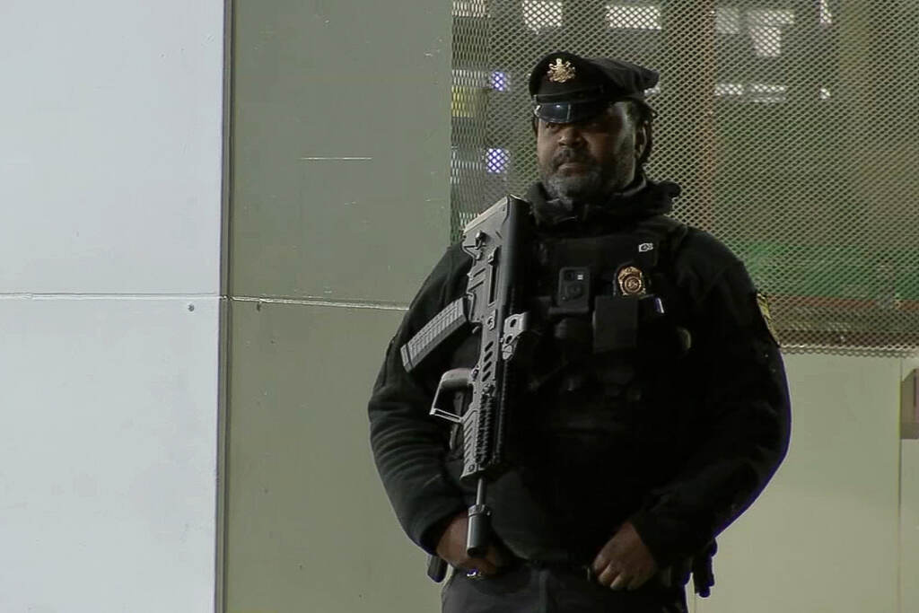 12530997_120522-wpvi-armed-guards-at-gas-stations-11pm-CC-vid Neil Patel hired Pa. State Agents to patrol his KARCO gas station in Philadelphia. (6abc)