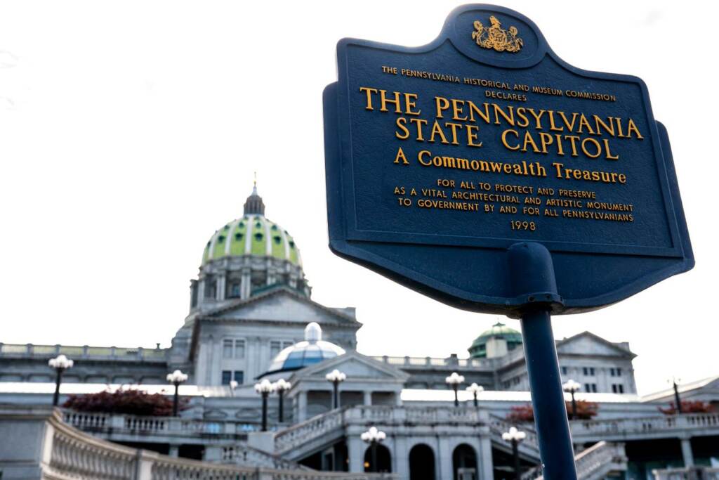 9dzq0z4zqfn9a3z03n9v946jww A sign is visible in front of the Pa. State Capitol building.