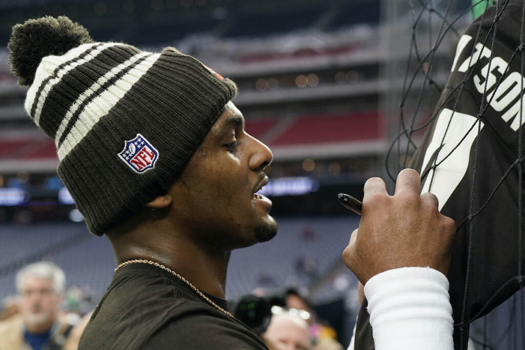 Browns Texans Football Cleveland Browns quarterback Deshaun Watson signs autographs before of an NFL football game between the Cleveland Browns and Houston Texans in Houston, Sunday, Dec. 4, 2022,. (AP Photo/Eric Gay)