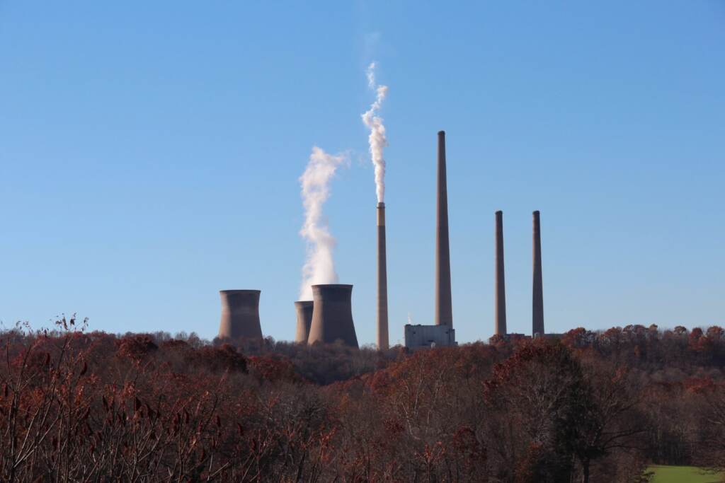 IMG_5903-1620×1080 Smoke rises from factory chimneys.