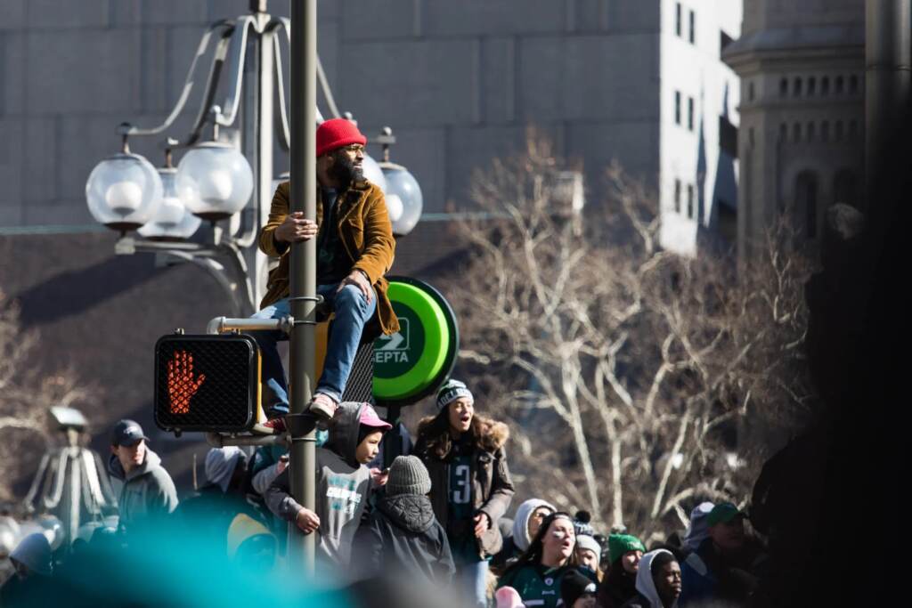 02_08_2018_EaglesSuperBowlParade_SydneySchaefer-7-scaled Fan scale a (greased) lamp post during the Eagles' 2018 Super Bowl victory parade