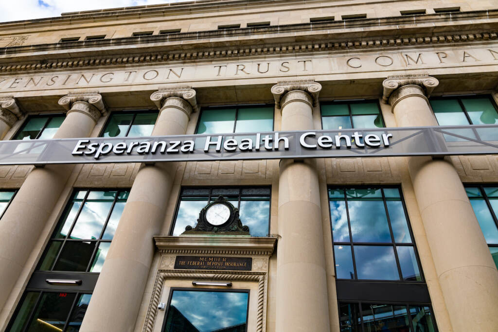 2019-10Oct-25-Esperanza-Opening-445-1 The front exterior of Esperanza Health Center's Kensington site