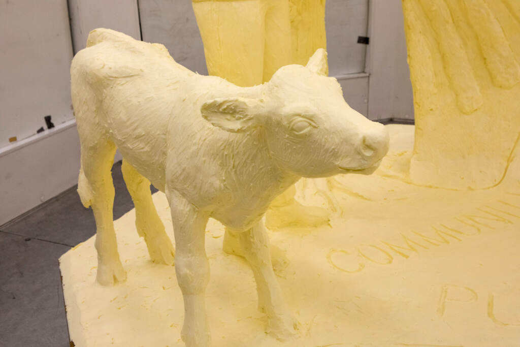 buttersculpture-pafarmshow2023-02 A close-up of a butter sculpture of a calf.