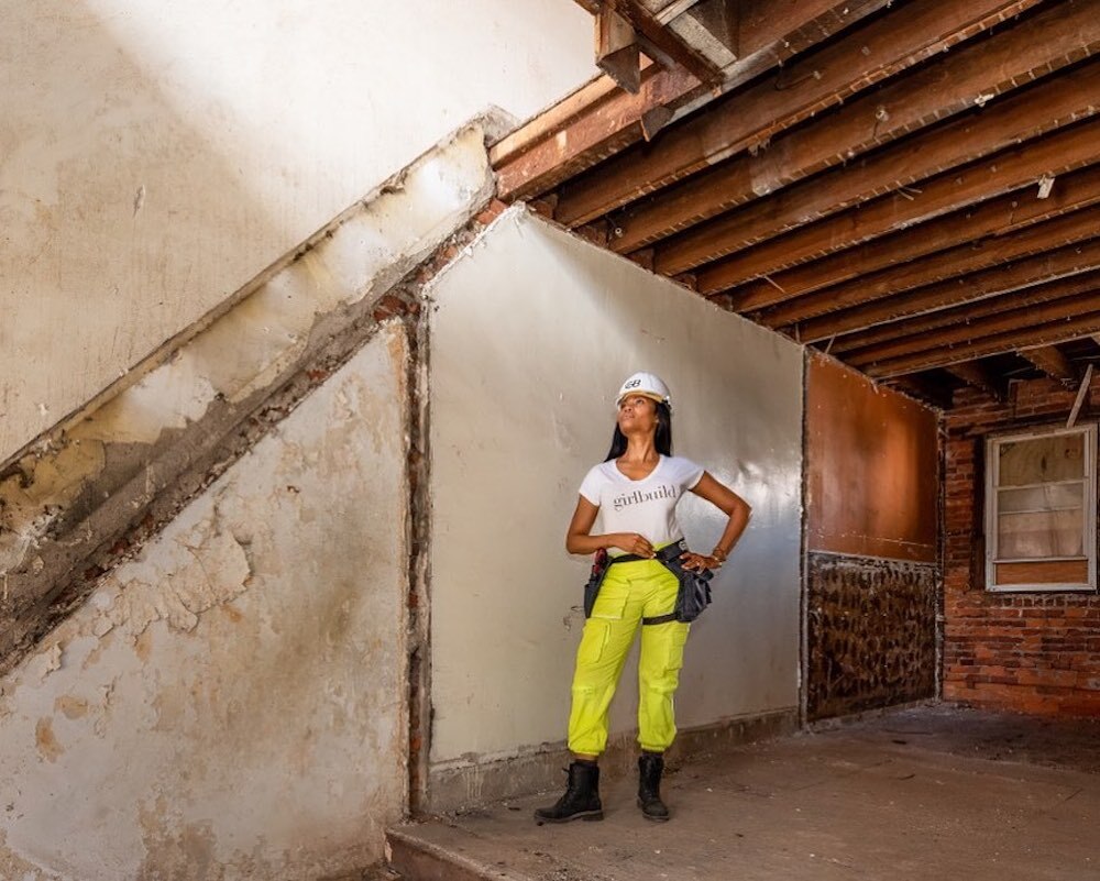 monica-miraglilo-girlbuild-construction-011723 Monica Miraglilo poses on a construction site
