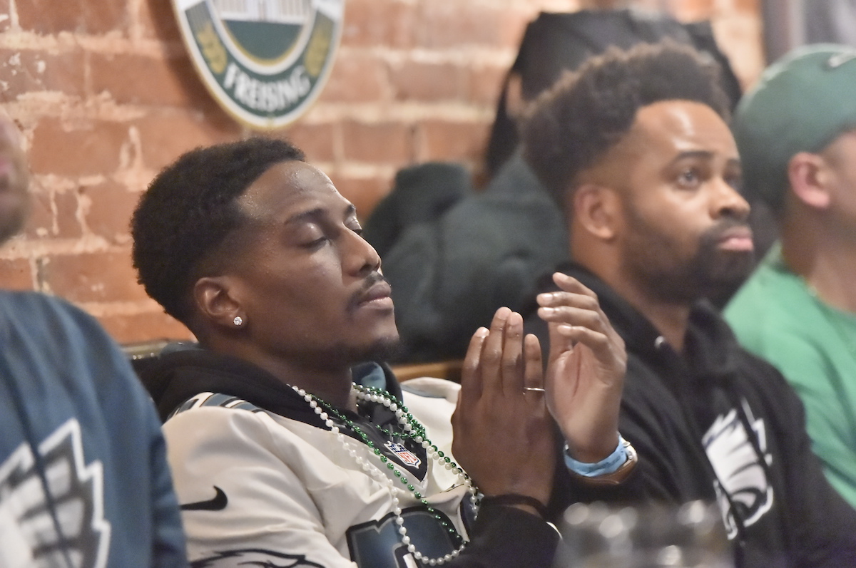 Eagles fans at Brauhaus Schmitz react after the team's Super Bowl LVII loss.(Jonathan Wilson for WHYY)