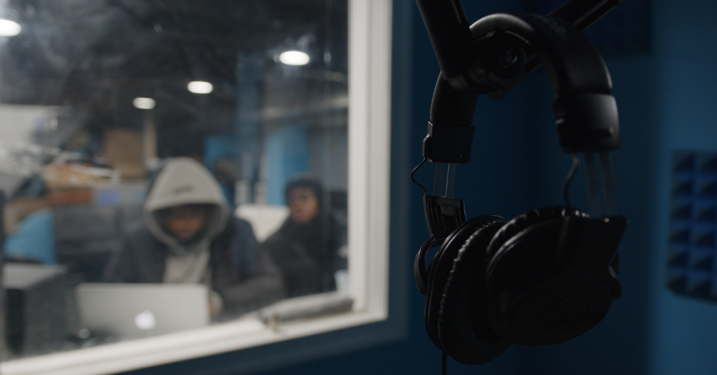 KahierandDeShaun DaShaun Hardin (right) and Kahier Myrick (left) sitting outside of YEAH Philly’s music recording studio