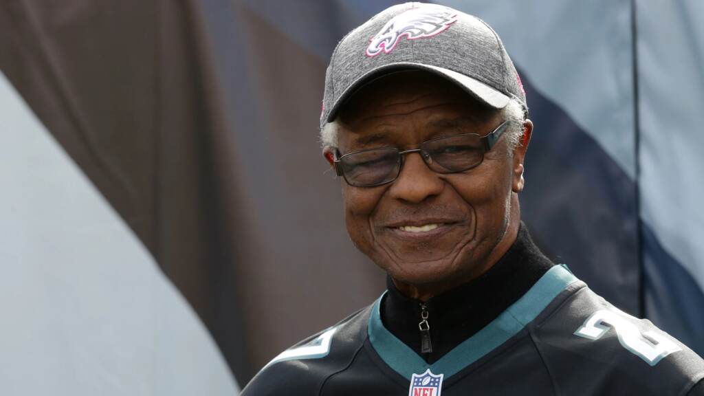 aslhvhlzf6ip4lvabcnd Former Philadelphia Eagle and CBS NFL announcer Irv Cross