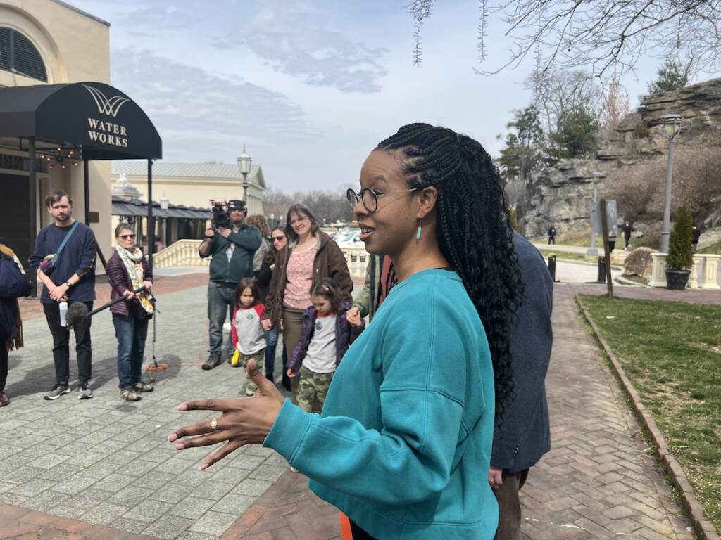 Dr. Jamē McCray introduces the first group activity of the Rivers Walk