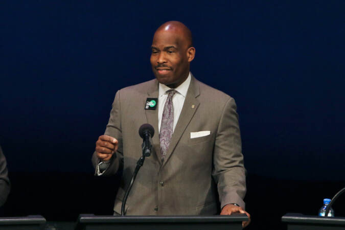 Mayoral candidate Derek Green answers a question during a forum on the performing arts and cultural economy at the Kimmel Center. (Emma Lee/WHYY)