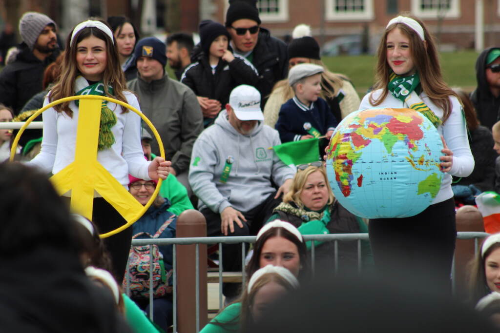 IMG_2463 Paradegoers at Philadelphia's 2023 St. Patrick's Day parade