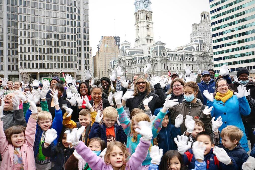 IMG_3682 A sea of white gloves fill Love Park as Philadelphians try to break the world record for most people doing jazz hands at once