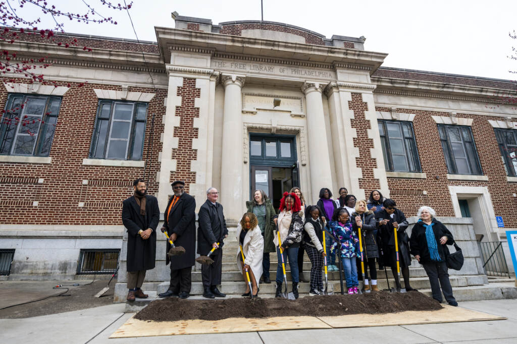 kingsessing-library-rebuild-flp-2023-03-16-8 People with shovels at a groundbreaking event