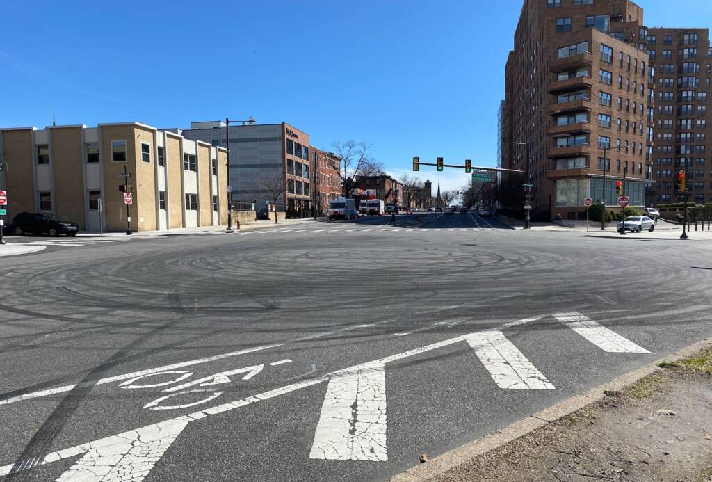 spring-garden-n-23rd-streets Clear drifting marks shown on the road at the intersection of Spring Garden and N 23rd streets. (Ella Lathan/WHYY)
