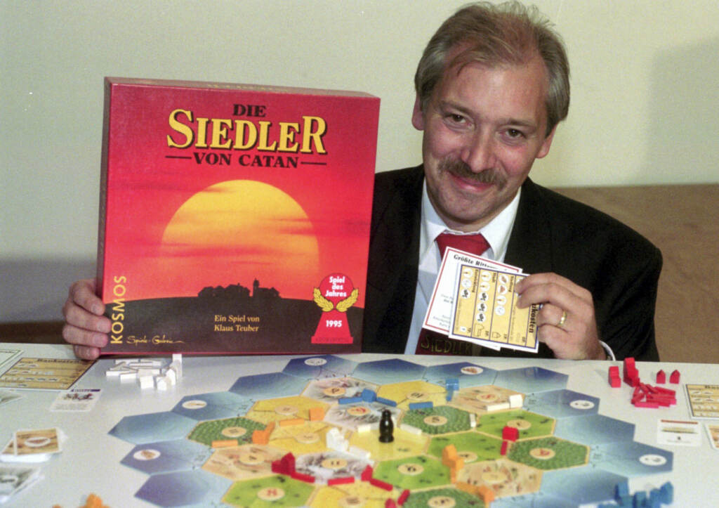 Obit Teuber FILE - Klaus Teuber, a dental technician from Darmstadt, presents his game