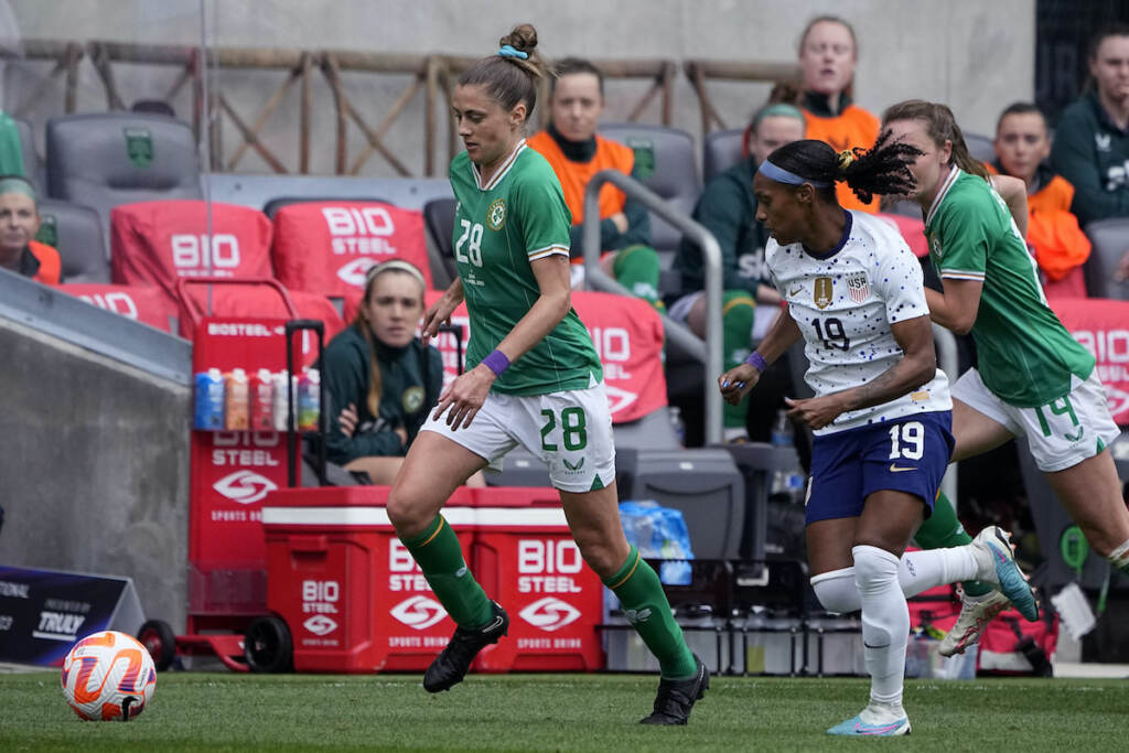 Farrelly’s Return Ireland's Sinead Farrelly (28) moves the ball past United States defender Crystal Dunn (19) during the second half of an international friendly soccer match in Austin