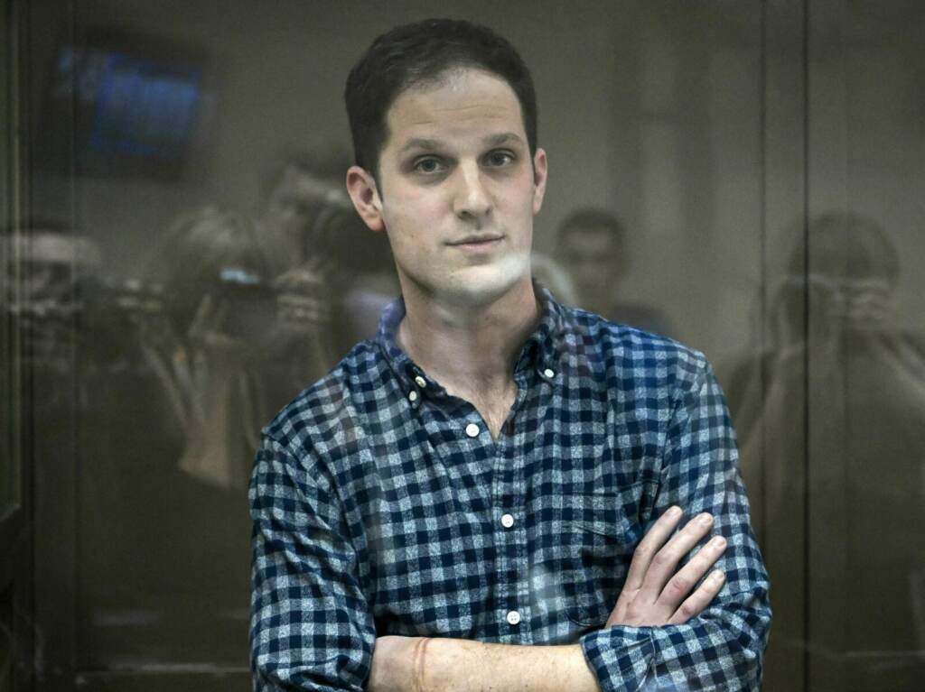 RUSSIA-US-JOURNALIST U.S. journalist Evan Gershkovich, arrested on espionage charges, stands inside a defendants' cage