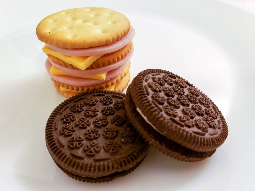 lunchables-crackers-cookies-scaled Contents of the 'Turkey and Cheddar Cracker Stackers' Lunchables package. (Ali Mohsen/Billy Penn)