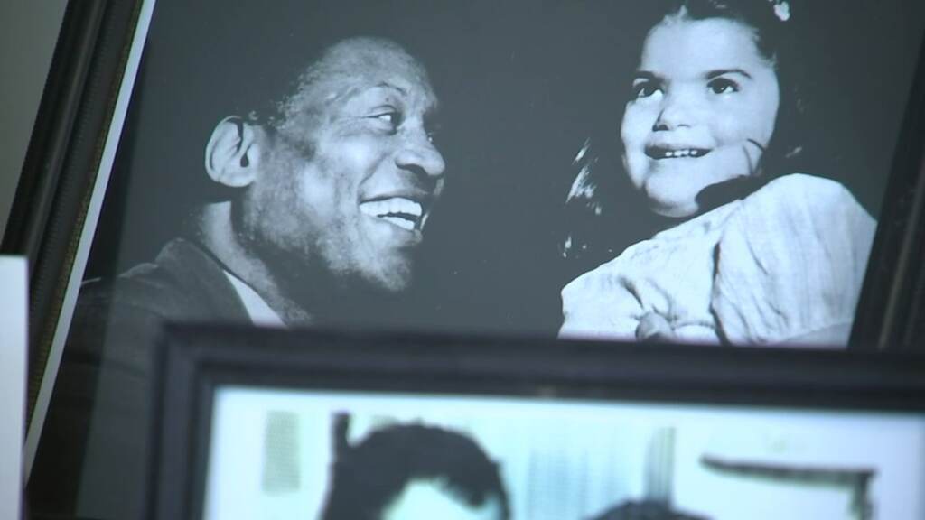 paul-robeson A view of a black-and-white photo of Paul Robeson.