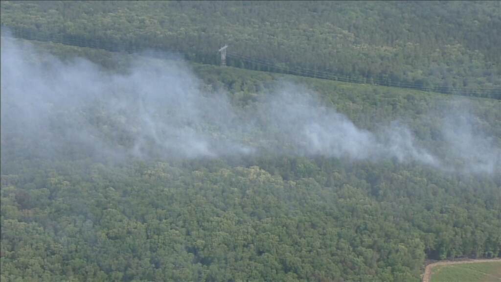 13319349_053023-wpvi-gloucester-county-wildfire-raw-chopper-video-vid (6abc)