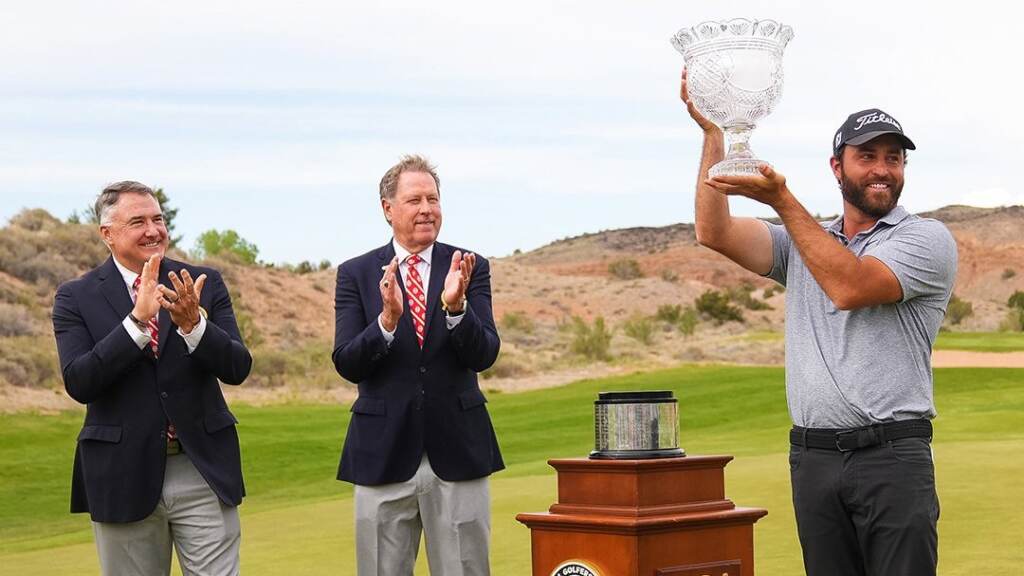 FvPdrI3agAE50bV Braden Shattuck (right) lifts the trophy after winning the PGA Professional Championship