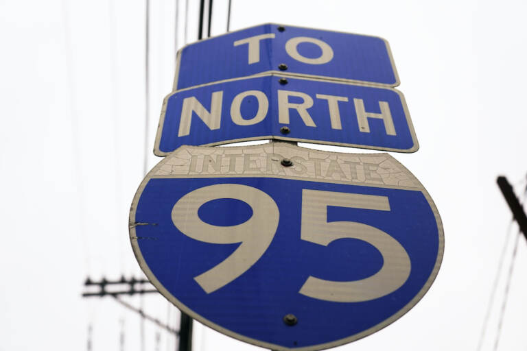 Interstate 95 sign near an elevated section
