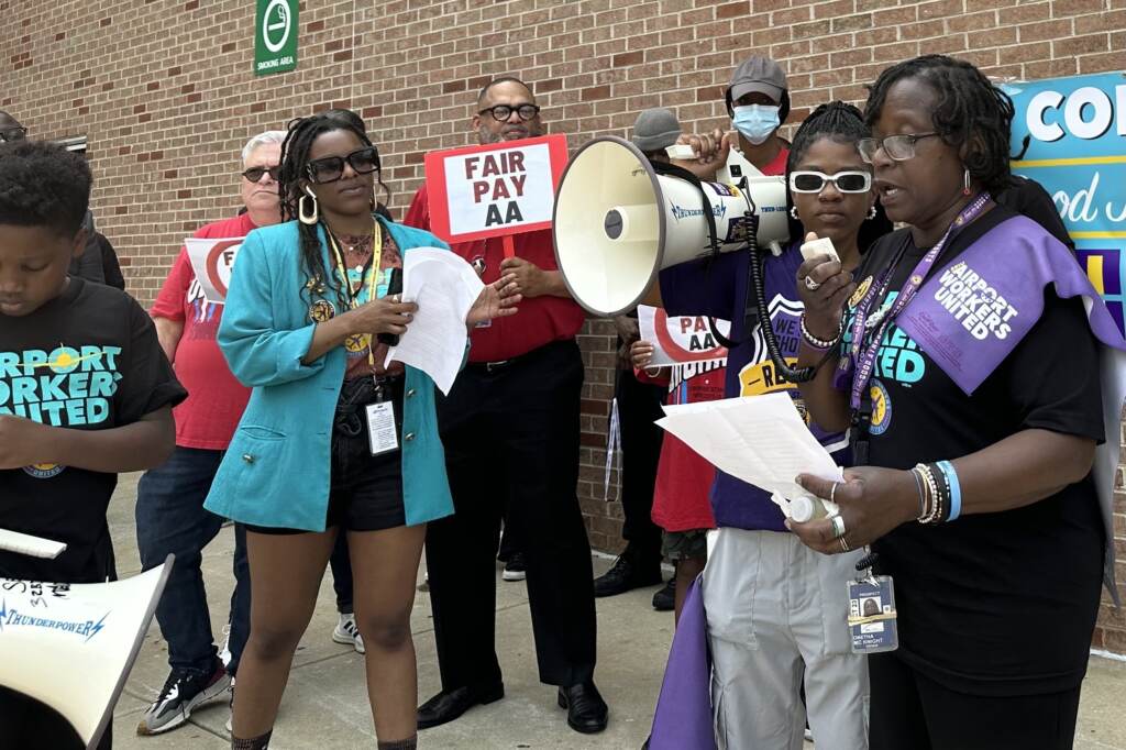 IMG_7237 Airport workers protest at Philadelphia International Airport