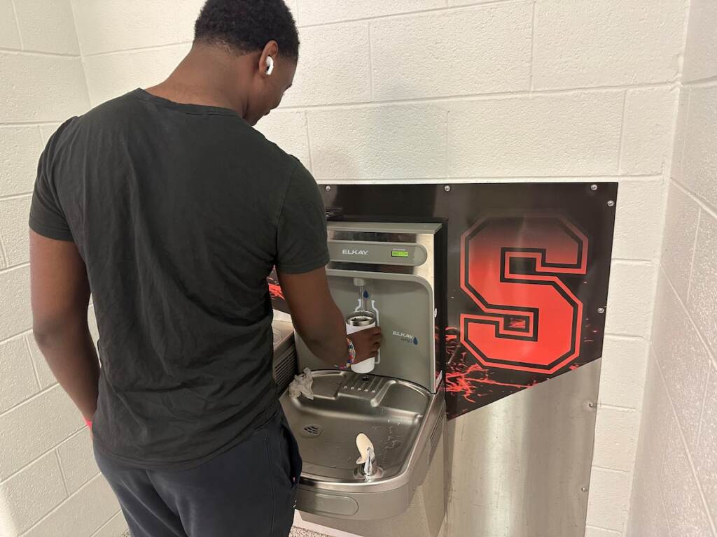 delaware-schools-drinking-water-1 A student puts his water bottle under a filtering station.