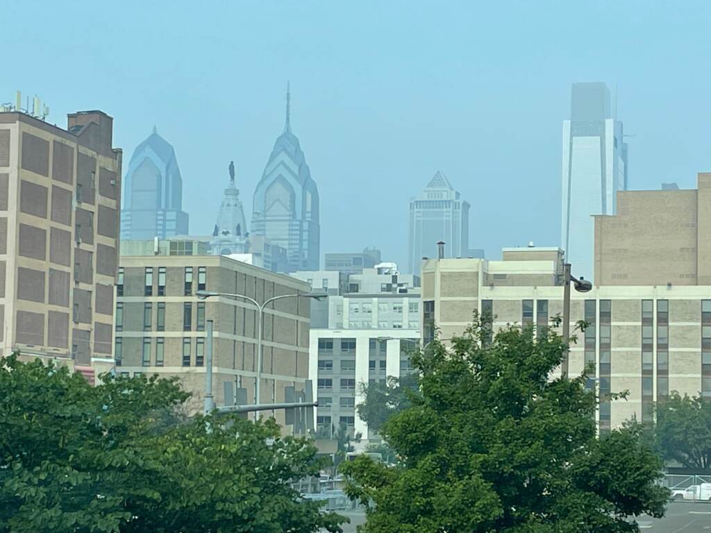 philadelphia-wildfire-smoke-haze-062923 Haze blankets Philadelphia due to Canadian wildfires on June 29, 2023.