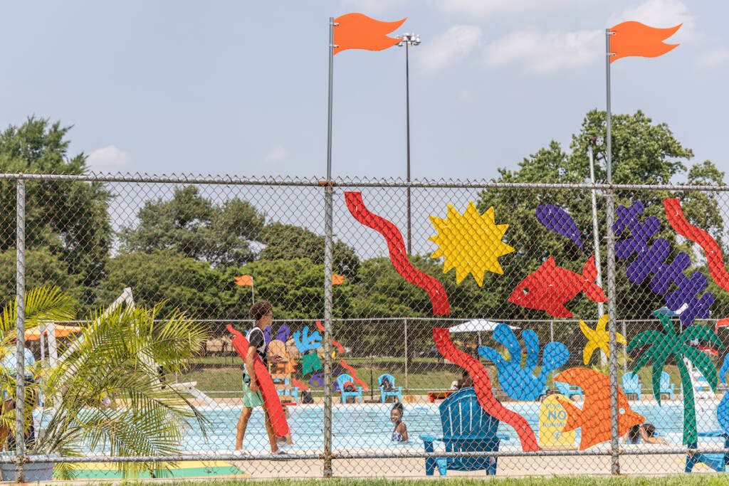 07 26 2023 k paynter heat file 2023-4 Kids play at a pool.
