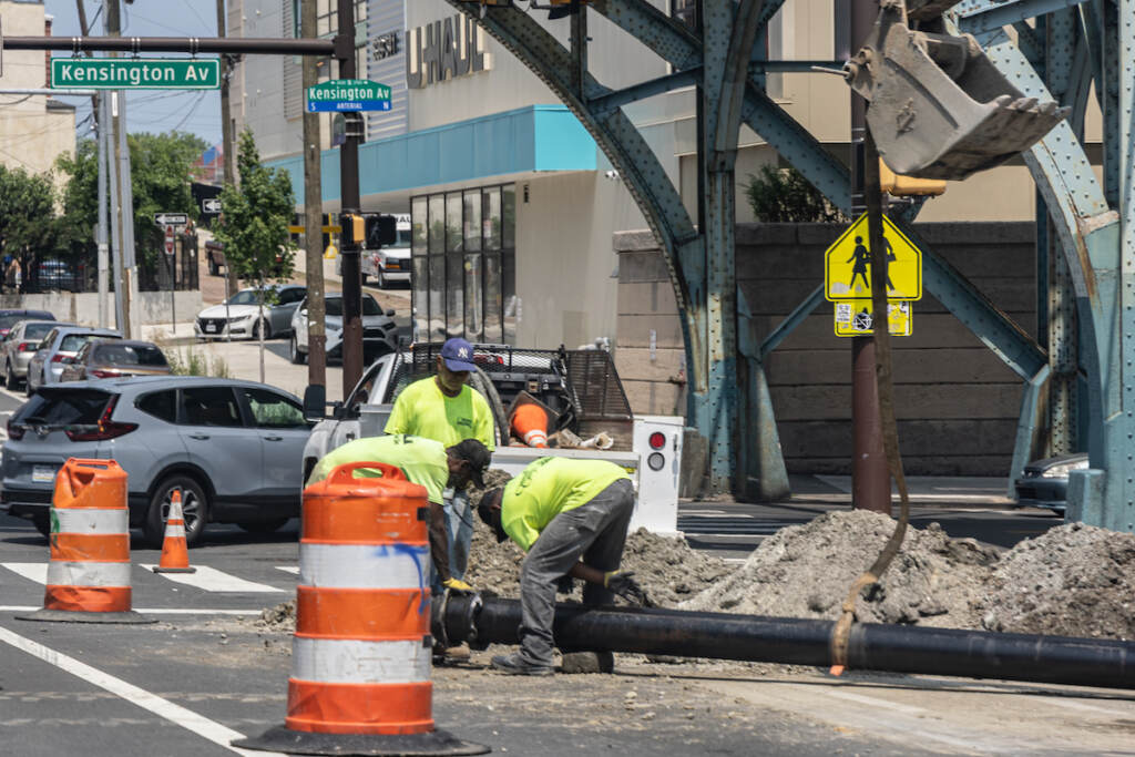 07 26 2023 k paynter heat file 2023-6 Construction workers work in the heat on Kensington Avenue