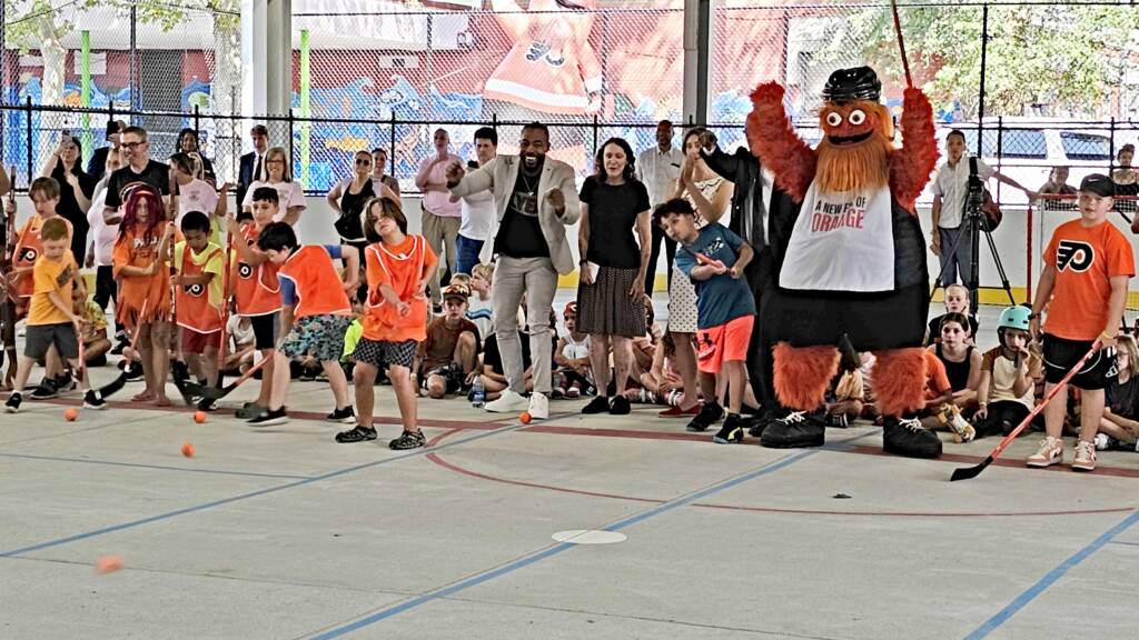 20230711_102917 rev2 Philadelphia Flyers mascot Gritty cheers on as children send hockey balls into a net in the inaugural snapshot to open the rink