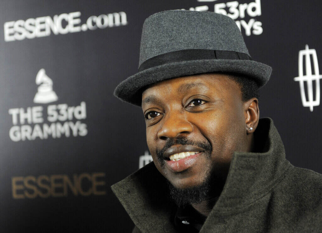 Anthony Hamilton poses for a photo