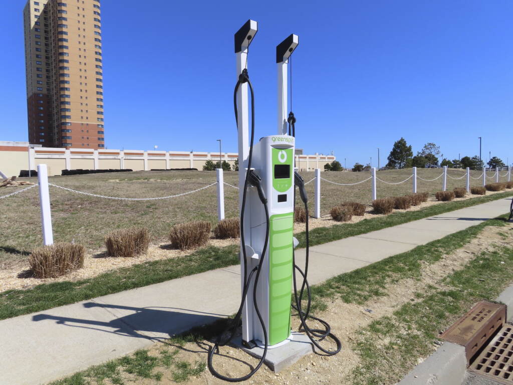 Electric vehicle docking station