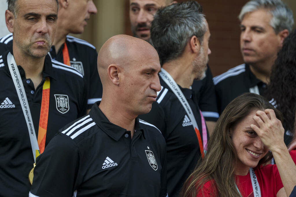 WWCup Spain Soccer Celebrations President of Spain's soccer federation, Luis Rubiales (center) stands with Spain's Women's World Cup soccer team after their World Cup victory at La Moncloa Palace in Madrid, Spain, Tuesday, Aug. 22, 2023