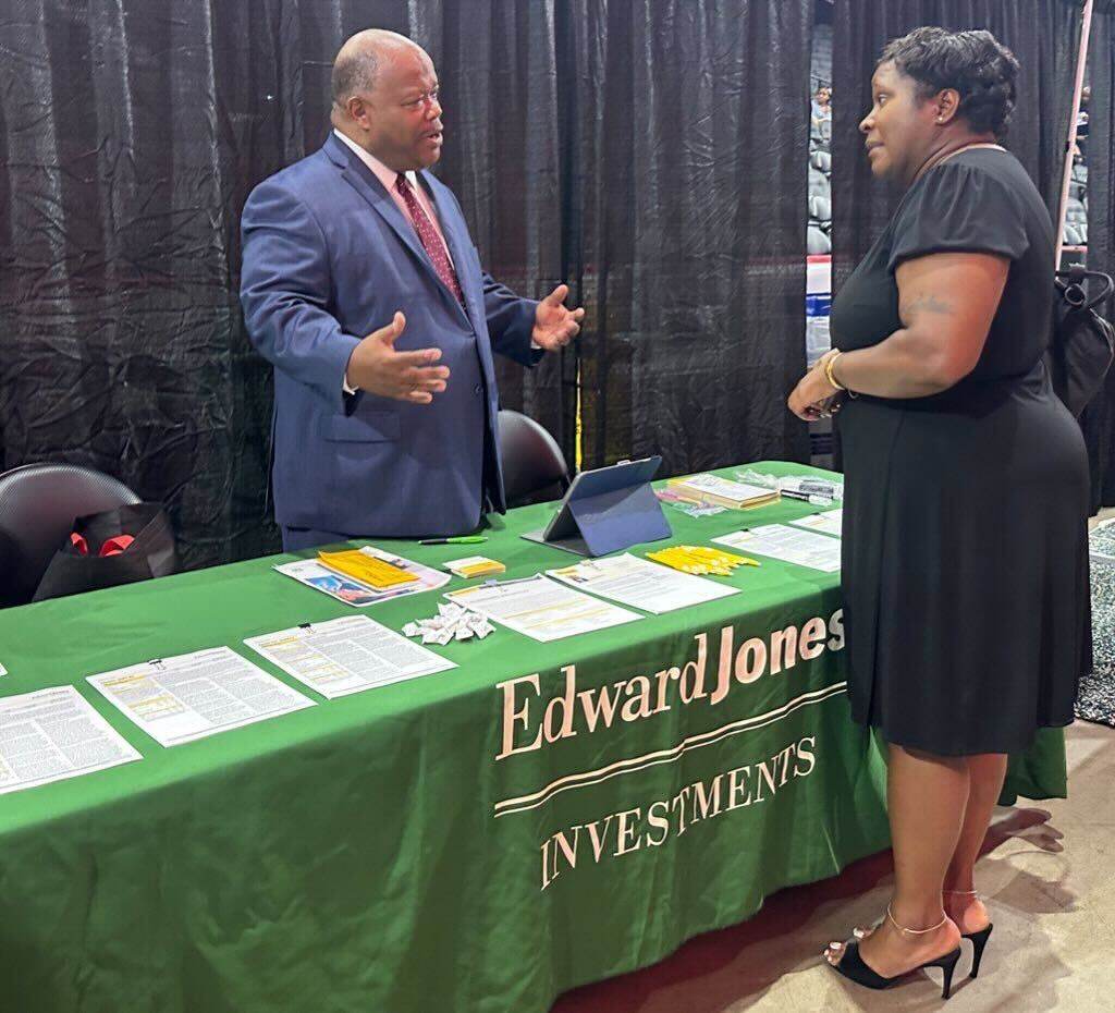 NationalBlackBusinessExpo People talking at the Expo